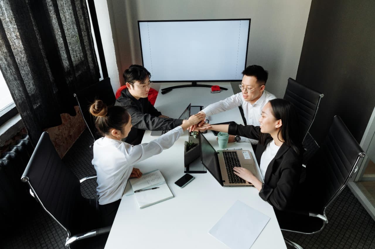 How a Business Coach Los Angeles Can Transform Your Team’s Performance
