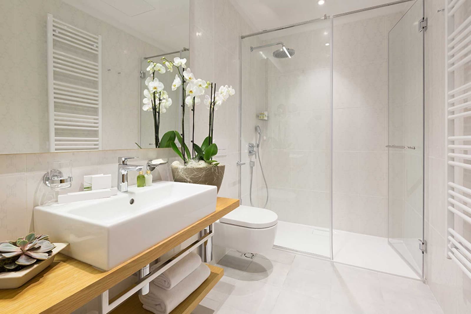 Elegant Bathrooms for Stylish Home Interiors