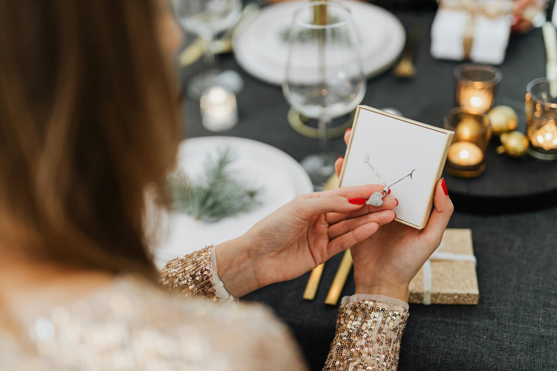 How a Custom Jewelry Box Manufacturer Elevates Product Presentation