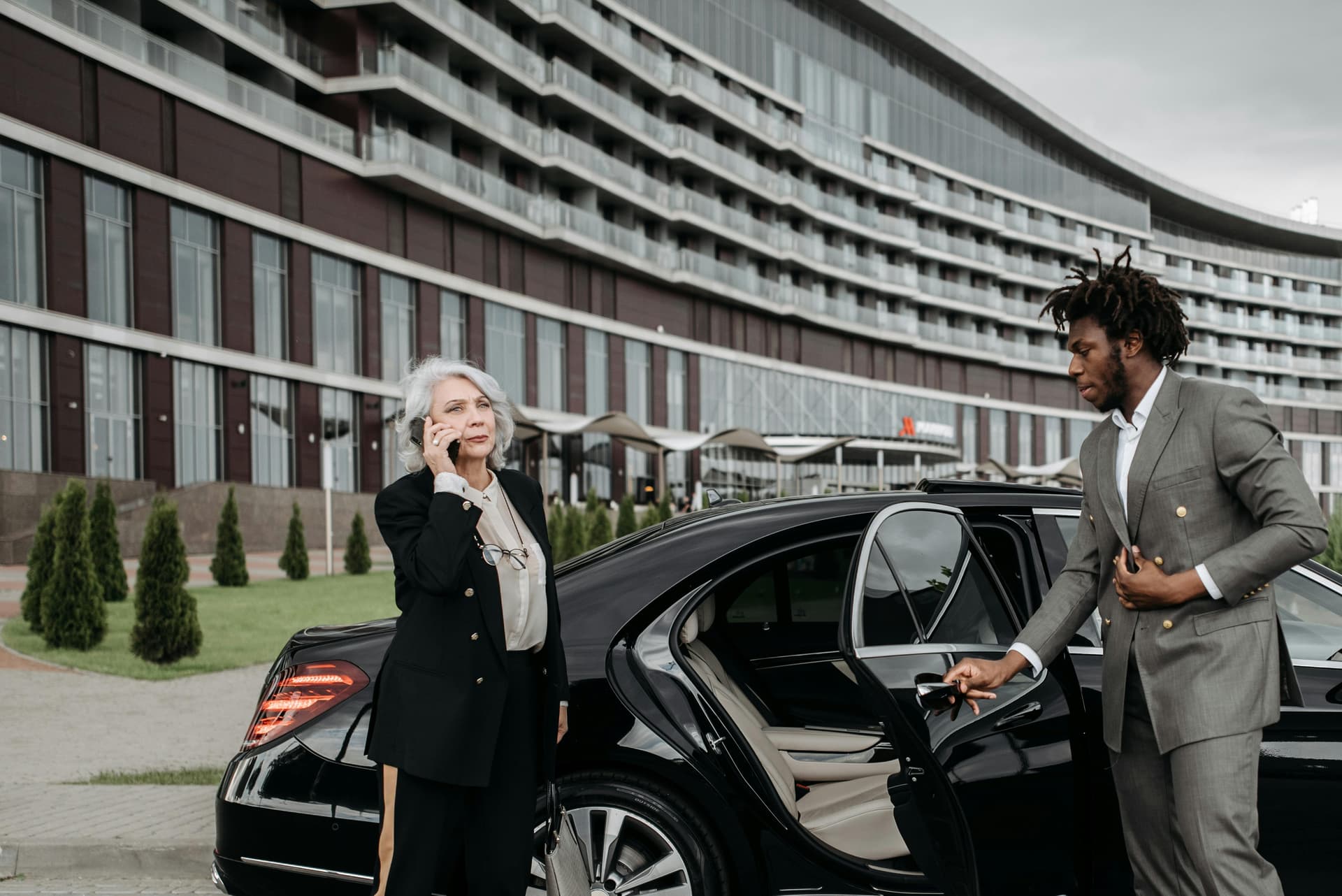 Professional Corporate Airport Transfer with Meet and Greet for Busy Executives