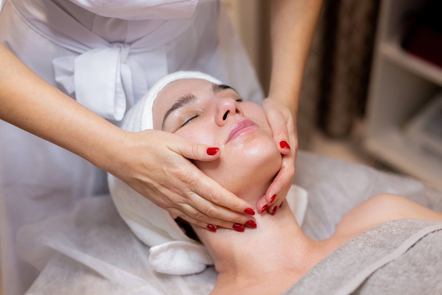 Why Hydrafacial honolulu Is Perfect for Hawaii’s Climate