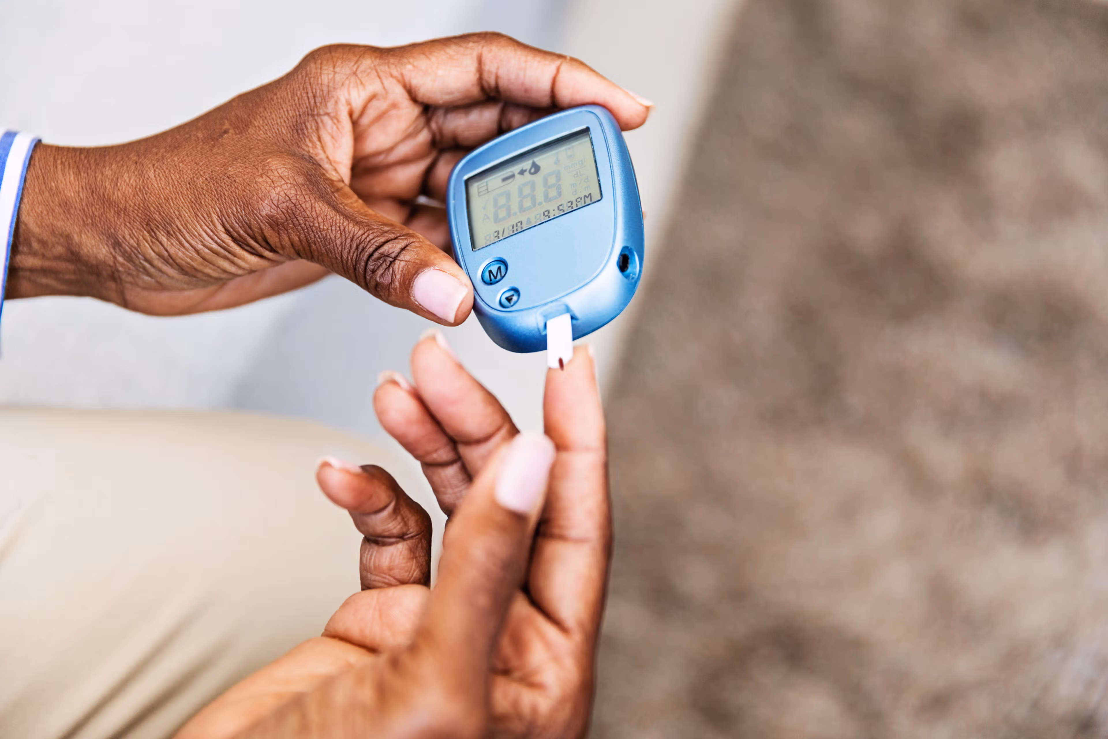 Choosing the Right Diabetes Monitor for Daily Health Tracking