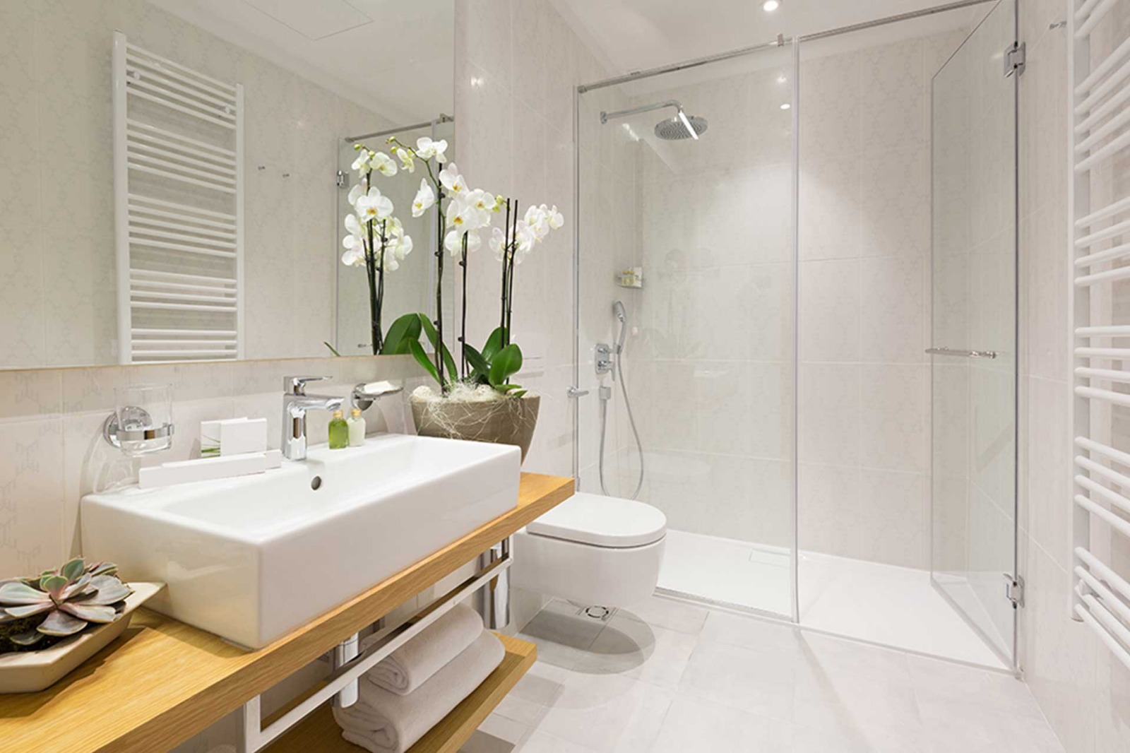 Elegant Bathrooms for Stylish Home Interiors